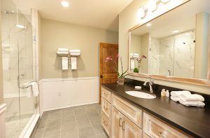 upscale lodging near bromley mountain